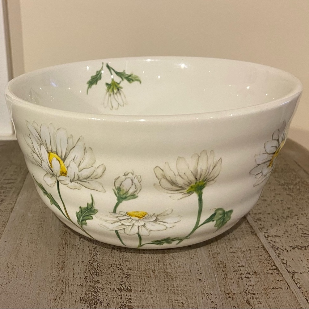 Set of 5 Bowls with Daisies on creamy white background